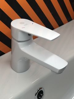 Смеситель для раковины Orange Loop M26-021w белый